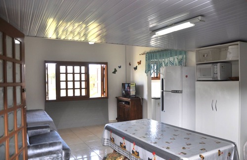 Capao da Canoa Casa | Casa sola en el patio con cuatro dormitorios en Capão da Canoa