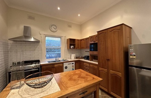Subiaco Casa | Single level 2 bedroom house with big yard and parking, pets welcome