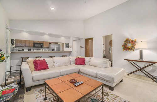 Maple City Condominio | Single-level condo with a full kitchen, & washer/dryer