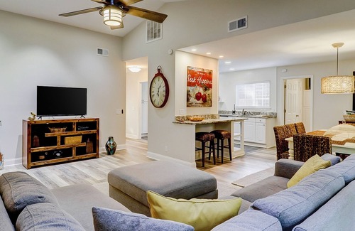 Lawton Woods Casa | Single-level home with patio - walk to the beach, Harbour Town & golf - dogs OK