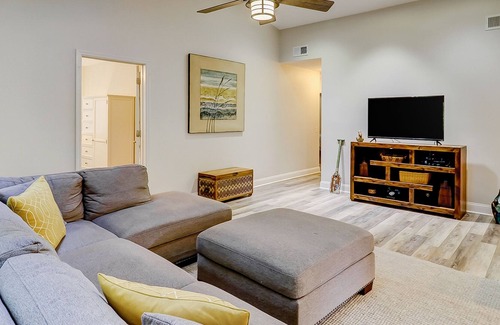 Lawton Woods Casa | Single-level home with patio - walk to the beach, Harbour Town & golf - dogs OK