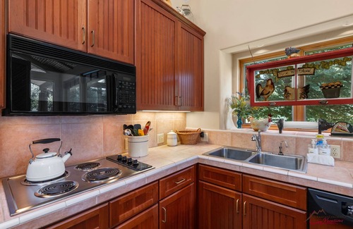 The Ranch Casa | Single Level, Monthly Rental, Pond out Back!