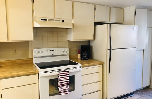 Bloomington Casa | Single Level Townhome 2 Bdrm 2 Bath Furnished Month to Month Rental