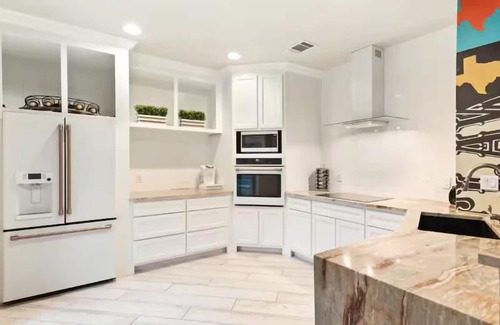Central East Austin Casa | Single Malt Manor Downtown Austin