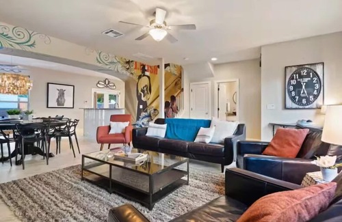 Central East Austin Casa | Single Malt Manor Downtown Austin