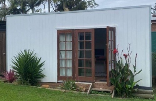 Fennell Bay Cabina | Single Room Cabin With Shower and Toilet, Separate Camp Kitchen and Laundry
