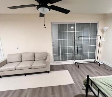 East Hemet Casa | Single Room w/Private Entrance - Shared Bathroom