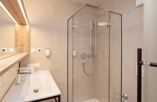 Puch bei Hallein Hotel | Habitación individual con ducha, WC - Kirchenwirt, Hotel Gasthof