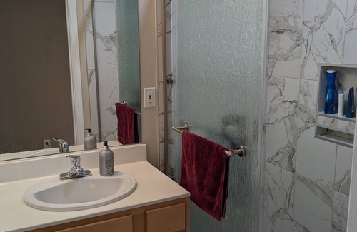 Dublin Apartamento | Single room with private entrance & attached bath