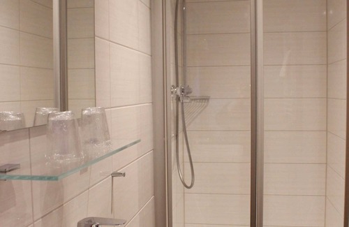 Hann. Muenden Apartamento | Single room with shower /toilet, incl. Breakfast - Landgasthaus zum Krug