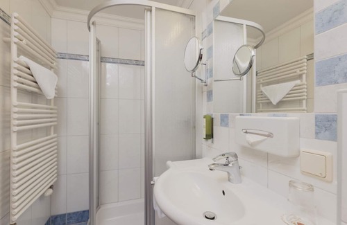 Kaprun Casa | Single room with shower or bath, short toilet - Hotel Tauernhof