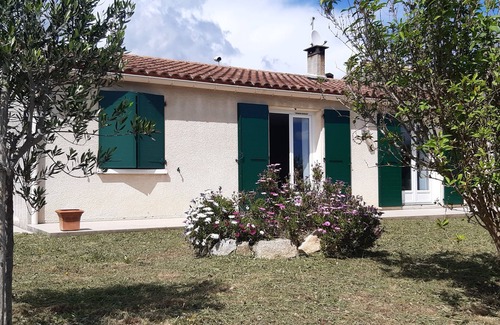 Carcassonne Casa | Single-storey house with garden in residential area