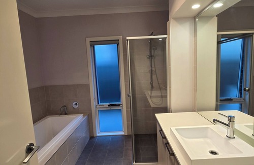 Marsden Park Casa | Single story 5 bedroom house in heart of Marsden Park