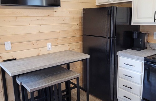 Heber Cabina | Single Story Cabin 2 Bed 1.5 bath Cabin w/ Private Hot Tub !