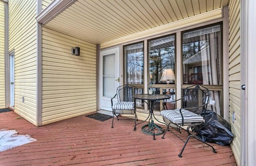 Fairfield Bay Apartamento | Single-Story Fairfield Bay Condo with Deck!