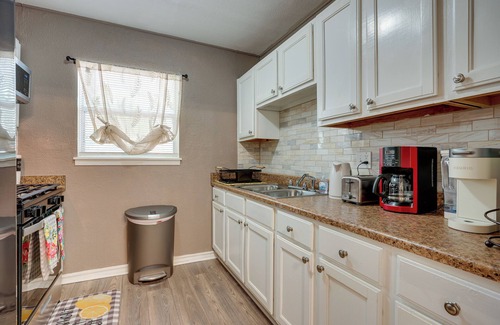 San Antonio Casa | Single-Story Home in San Antonio: Great Location!