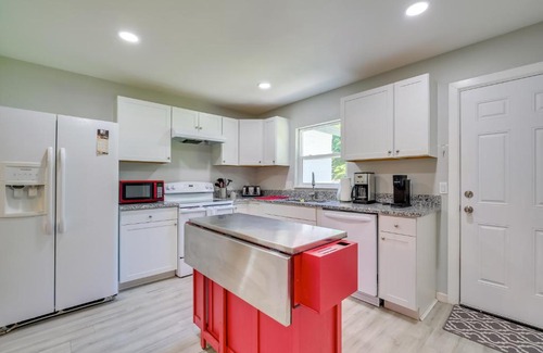 Ocala Casa | Single-Story Ocala Home with Porch - Near WEC!