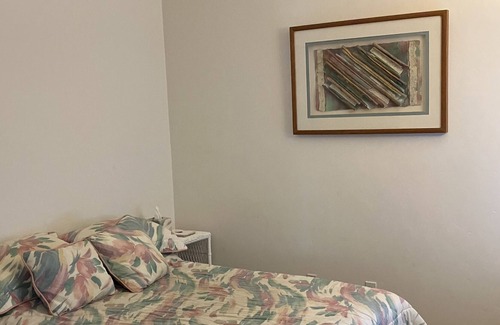 Goleta Casa | Single story three bedroom home close to beach