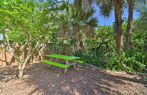 Indian River Bluff Casa | Single-Story Townhome Less Than 6 Mi to the Beach!