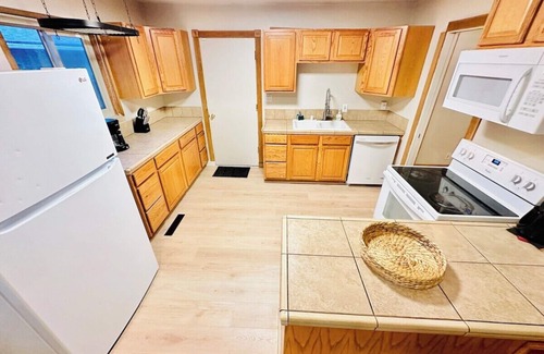 West University Casa | SingleStory/3BD/Sleeps11/Pet OK
