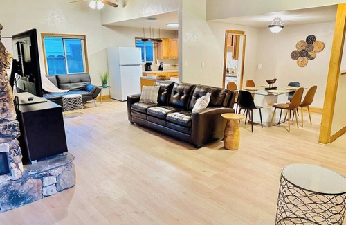 West University Casa | SingleStory/3BD/Sleeps11/Pet OK