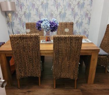 Swindon Casa | Siobhan's abode 2 Deluxe doubles n large single NO PETS