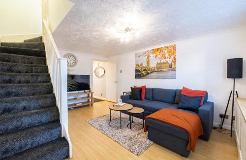 Peterborough Casa | SionStays - Honeysuckle Court - Close to City Centre!
