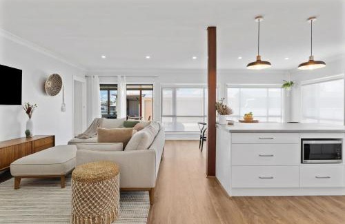 Cessnock Casa | Sip and Soak Up Summer in the Hunter