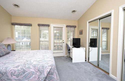 Pawleys Island Casa | Sip, Stay, Stargaze Emerald Green 2BR 2BA