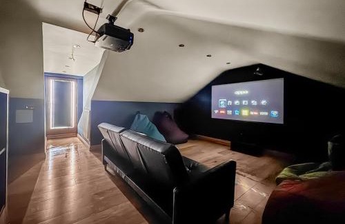 Llanerchymedd Casa | Sir A Wel