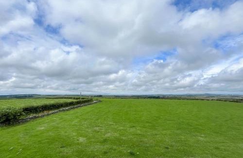 Llanerchymedd Casa | Sir A Wel