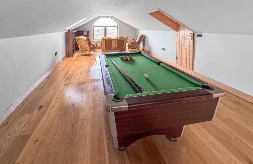 Llanerchymedd Casa | Sir A Wel