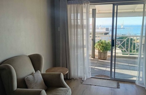 Humewood Casa | Sir Roys at the sea