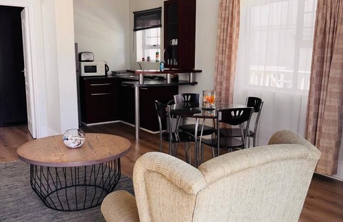Humewood Casa | Sir Roys at the sea