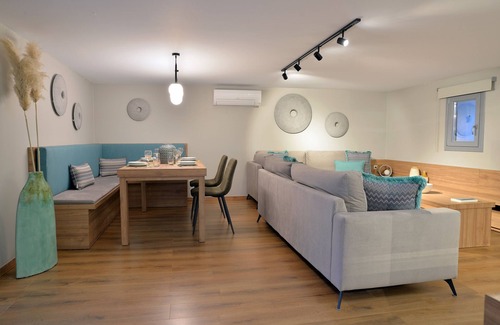 Gargaliani Apartamento | Sir T Grand apartment...an ideal choice for a family or a group of friends!