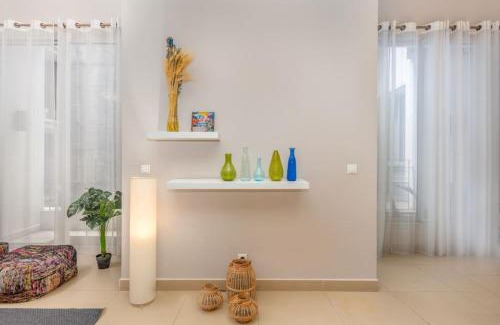 Gemmayzeh Apartamento | Sirene 1-BR Apt, Pool & Gym in Gemmayze