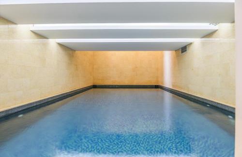 Gemmayzeh Apartamento | Sirene 1-BR Apt, Pool & Gym in Gemmayze