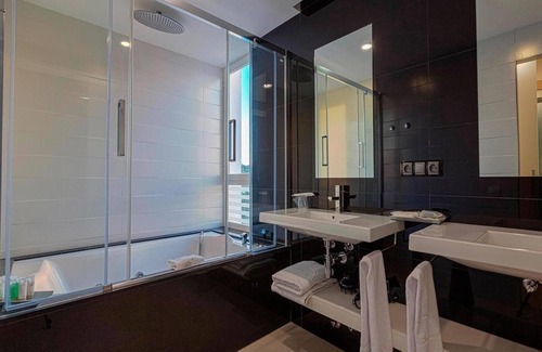 Bahía de San Antonio Hotel | Sirenis Seaview Country Club
