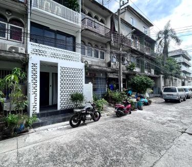 Phra Khanong Casa | Siri Designer 3-Storey Townhouse with Garden and Luxury Amenities