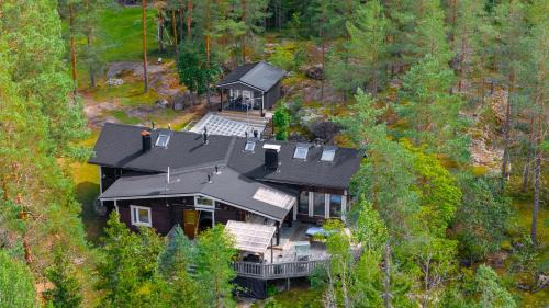Espoo Villa | Sirpa's Artistic Nuuksio Retreat with Heated Pool