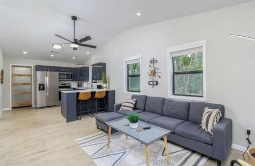 St. Robert Apartamento | Sista's Suites - Suite B