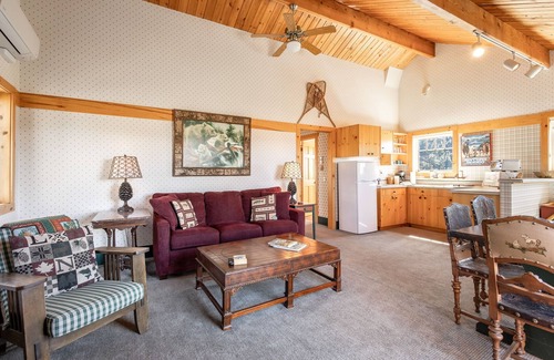Sisters Apartamento | Sisters Chalet 1-bed retreat with WiFi, AC, and views near downtown Sisters.