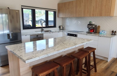 Cooks Beach Casa | SIT BACK AND RELAX BY THE ESTUARY. Pet and Family Friendly!
