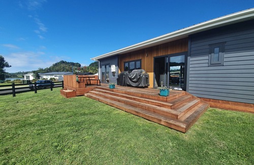 Cooks Beach Casa | SIT BACK AND RELAX BY THE ESTUARY. Pet and Family Friendly!