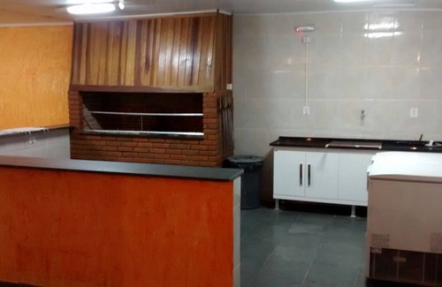 Santa Isabel Casa | área de sitio en santa isabel con un campo de fútbol, ​​piscina y ocio