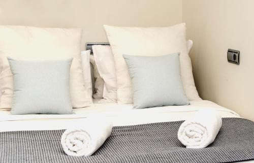 Vallpineda Apartamento | Sitges Spaces Garden Paradise 3 bedroom, 3 bathroom, huge PRIVATE garden-terrace, pool- sleeps up to 8