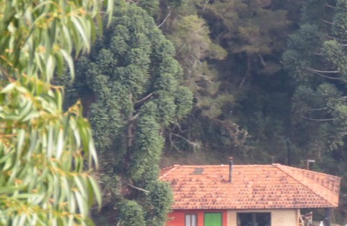 Goncalves Casa | Sitio Pindorama / Casa con vista panorámica