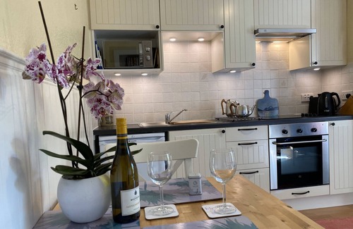 Pitlochry Cabaña | Situated in a Quiet Location With Off-street Parking. Ideal for Couples