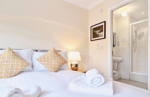 Shawlands Apartamento | Situated in Glasgow's desirable south side this two bedroom apartment managed by Pillow Partners ...