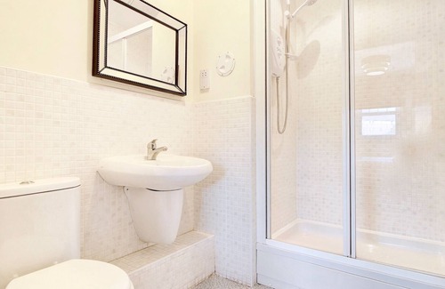Shawlands Apartamento | Situated in Glasgow's desirable south side this two bedroom apartment managed by Pillow Partners ...